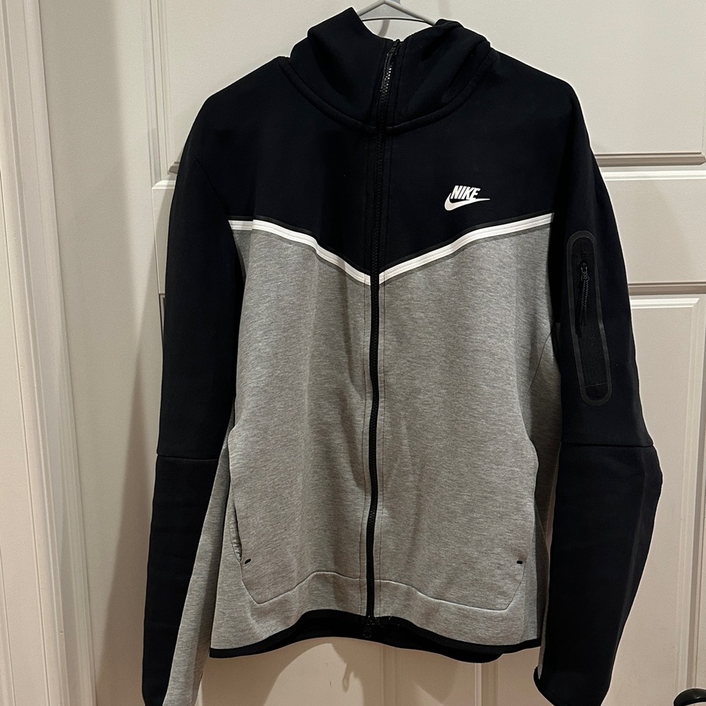 Nike Sportswear Tech Fleece Full Zip Hoodie in Black and Gray